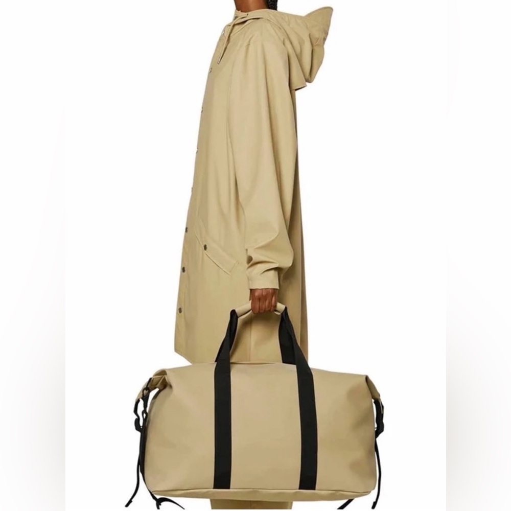 NEW Rains Hilo Weekend Bag In SAND Waterproof - Picture 3 of 7